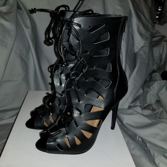 JustFab Aldeen Black Front Lace Up Ankle Bootie - Picture 5 of 7